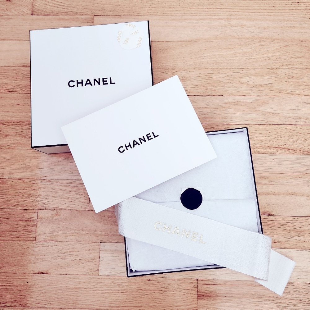 Chanel Gift Box - Picture 6 of 9